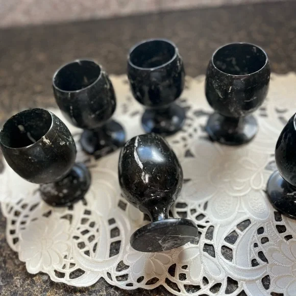 Elegant Black Marble Goblet Set - Picture 2 of 6